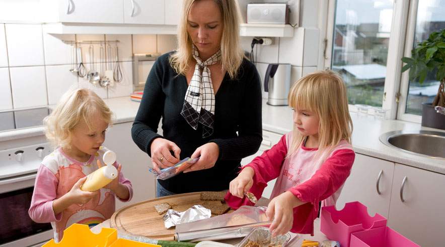 Brug hellere madpapir end sølvpapir, når madpakken skal pakkes ind. (Foto: Colourbox)