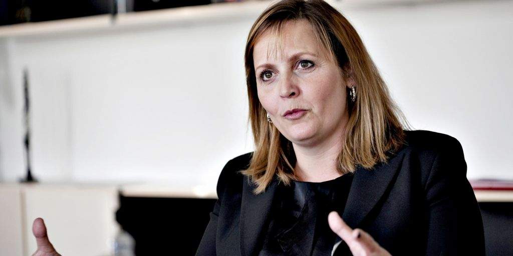 Pia Olsen Dyhr (SF) bliver ny Transportminister. Hun har hidtil været minister for handel og investering, og hun afløser Henrik Dam Kristensen (S).