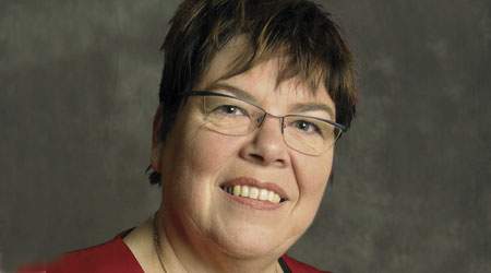 Jeg håber da ikke, at arbejdsgiverne med det her - groft sagt - prøver at gøde jorden for østeuropæisk arbejdskraft.

- Men frygten stikker da i én, når man rundt fra hele landet hører, at de regionale arbejdsmarkedsråd får stadig flere ansøgninger om opholds- og arbejdstilladelser, siger Lillian Knudsen, formand for 3F's Private Servicegruppe.