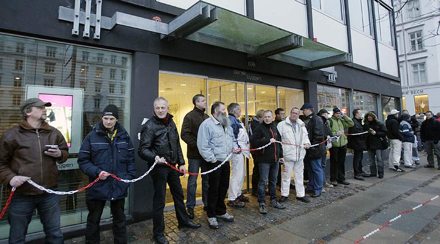 Fagforeningerne kan ikke få kædeansvar ved lov, uden man samtidig også gør overenskomsterne almengyldige, konkluderes det i et forskningsnotat. Kædeansvar kan &#8211; som her krævet ved forårets overenskomstforhandlinger foran Dansk Byggeri &#8211; som alternativ indarbejdes i overenskomsterne.  (Foto: Harry Nielsen.)