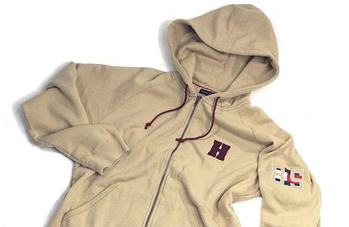 Tommy Hilfiger skylder en del danske tøjbutikker en god forklaring på, hvordan deres tøj fremstilles. (Kennet Havgaard)