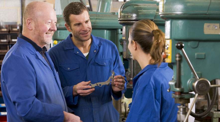 Arbejde giver os struktur i hverdagen - og på jobbet har vi kontakt med kollegerne. Begge dele er med til at gøre os lykkeligere.  (Foto: Colourbox)