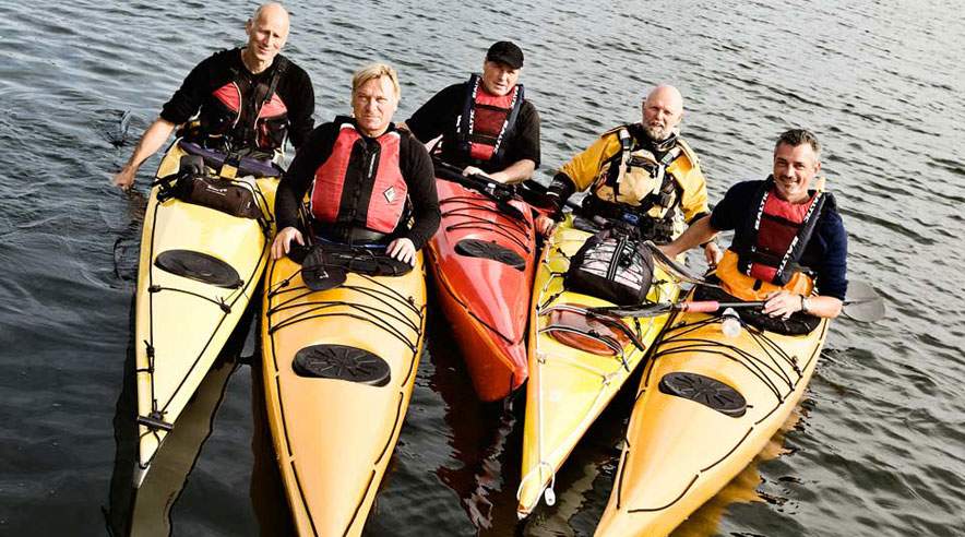 <a href=_/apps/pbcs.dll/articleb8b1.html?AID=/20101013/BIGPICTURE/101019949%22>Stik med til søs og se fotos fra kajakklubbens tur i Københavns Havn. Klik her.</a>