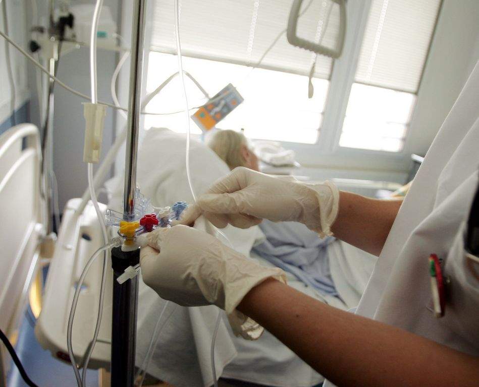 De kortuddannede ryger oftere end andre på sygehuset på grund af usund kost og mangel på motion. (Foto: Colourbox )