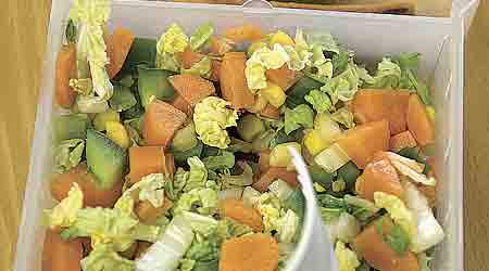 Ansatte på syv ud af otte 3F-virksomheder fortsætter i stor stil med at spise sundt. (Arkivfoto)