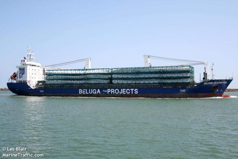 Giftskibet Beluga Fascination holder fortsat ankeret i vandet tæt på giftdepotet i Australien. 