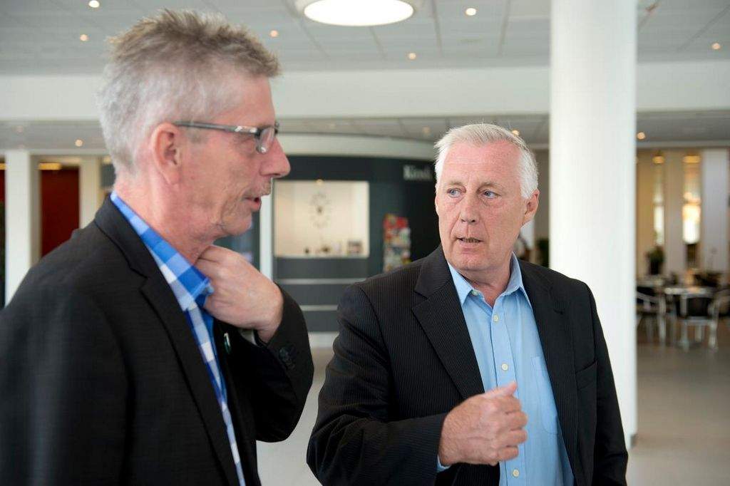 Transportminister Henrik Dam Kristensen (th) vil gribe ind mod piratkørsel. Det udløser ros fra Jan Villadsen (tv), der er formand for 3F's Transportgruppe. Her ses de to til chaufførkonference i september 2012.