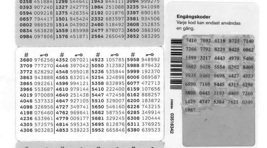 I Sverige har man haft kort, hvor man bare skulle skrabe en kode frem (th). Men i Danmark skal tingene absolut gøres svært. Her skal du først lede blandt 148 tal for at finde præcis den rigtige kode.