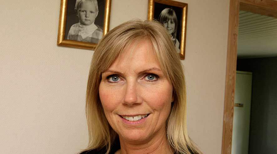 - Børnechecken er regnet med i vores budget, så vi må jo ud i endnu flere nedskæringer i det daglige forbrug. Og så er der det med fagforeningen, det er ikke med god vilje, men så må vi nøjes med at stå i a-kasse. Vi er nødt til at kigge på hver femøre, og tænke, at for hver 100 kroner vi sparer, har vi til en gang aftensmad, siger Anne Johansen.
