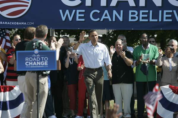 Fagbevægelsen støttede Barack Obama under valgkampen - her 1. maj i Detroit. Nu hæves mindstelønnen i USA. (Foto: Teamsters)