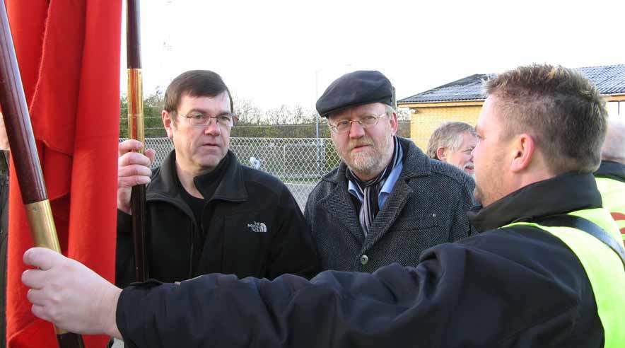 Forhandlingssekretær Ole Christensen (i midten) er tilfreds med Arbejdsrettens dom, men frustreret over udsigterne til, at den efterleves. Billedet er fra tidligere demonstration mod underbetalt arbejdskraft. 