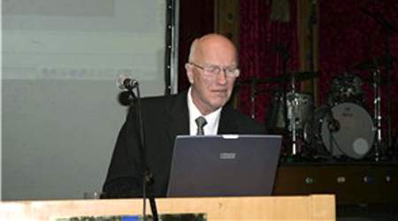 Dyrlæge-rådgiver Karsten V. Dalby er dømt i godt 1.000 tilfælde for ulovlig medicinering, ligesom han har indgået forlig i et lignende antal sager. Han bliver brugt på Poldanor og andre af IØ-fondens partneres projekter. (Foto fra danvet.com)