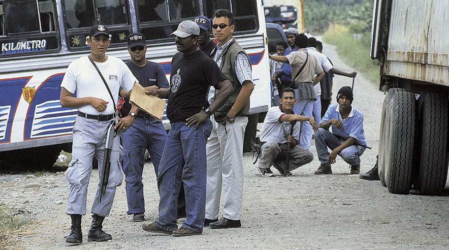 Álvaro Noboa, der i udlandet er  kendt for en brutal nedskydning af strejkende arbejdere på bananplantagen Los Alamos i 2002, vandt overraskende første valgrunde i Ecuador. (Foto:Søren Zeuth)