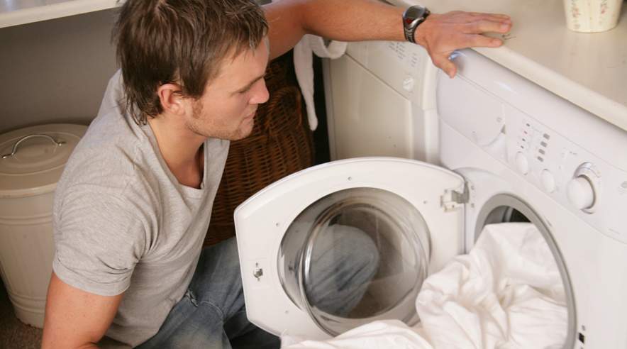 Der er penge at spare, hvis man ændrer vaskevaner. Samtidig er man med til at skåne miljøet. (Foto: Colourbox)