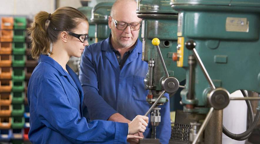 I denne uge er der særligt fokus på unges arbejdsmiljø. De er klart overrepræsenteret i ulykkesstatistikken.  ( Foto: Colourbox/POLFOTO)