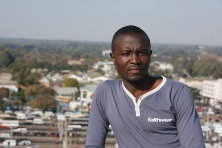 - Alle er bange for, hvad der kommer til at ske i Zimbabwe, siger den faglige aktivist, Golden Kofa.    (Foto: David Brazier)