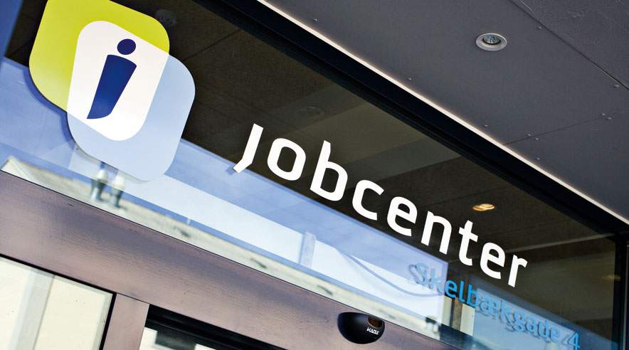Hvis du mister dit arbejde, så husk at melde dig ledig på jobcentret. Du skal også udfylde en ledighedserklæring og oprette et CV. (Arkivfoto)