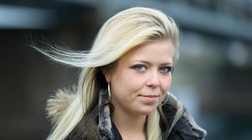 23-årige Louise Jensen har fået erstatning, fordi hun blev smittet med en farlig svinebakterie, da hun var landbrugselev. (Michael Bo Rasmussen)