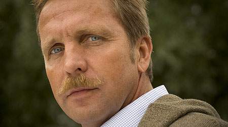 - Regeringen må sætte initiativer i gang, der skaffer flere praktikpladser, og det kan ikke gå hurtigt nok. I dag får hver femte ung ikke en uddannelse, siger Per Christensen, forbundssekretær i 3F.