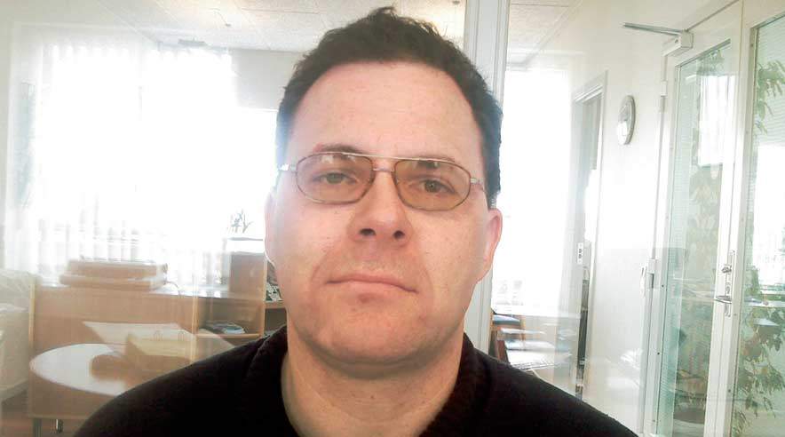 Den tyske chauffør Peter Westrich blev spist af med 6.100 kroner om måneden i grundløn hos firma i Kolding. 3F har rejst krav mod virksomheden, men myndighederne dropper sag om fusk.