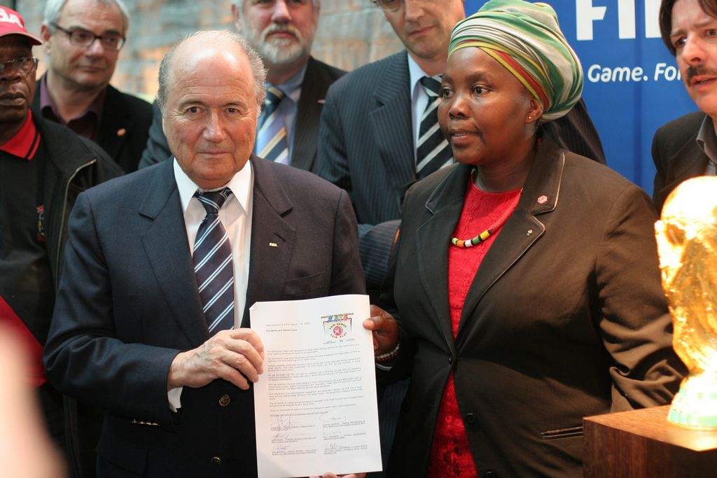 Crecentia Mofokeng fra bygningsarbejdernes internationale sammenslutning forklarede FIFA, at ansvaret for arbejdsforholdene op til VM i sidste ende var deres.