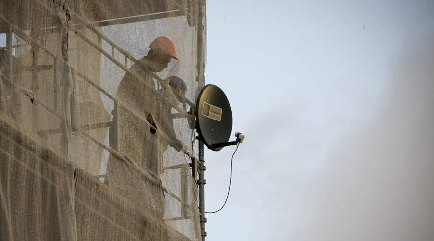 Indvandrere fra mellemøsten arbejder ofte på arbejdspladser med danske kolleger. Og der får de kontakt til fagforeningen. Omvendt går østarbejdere i byggeriet sjældent side om side med danske håndværkere. 