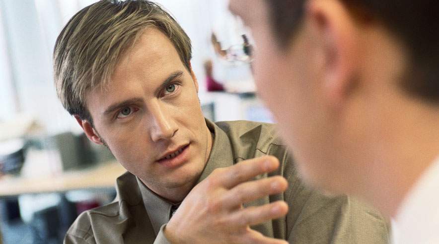 Hvis du vil tale et alvorsord med chefen, så vær konkret og forklar chefen, hvad du er utilfreds med. (Foto: Colourbox)