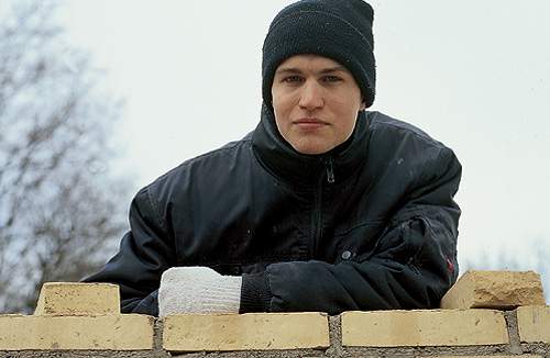 Tommy Jensen fra Teknisk Skole i Roskilde har forgæves søgt over 50 praktikpladser som murerlærling men er en af de 6.953, der må nøjes med skolepraktik. (Søren Zeuth)