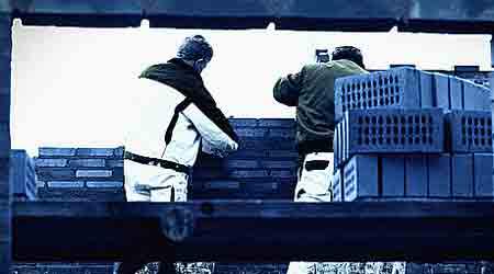 Manglende offentlige investeringer har kostet omkring 7.000 job, især inden for bygge- og anlæg. (Arkivfoto)