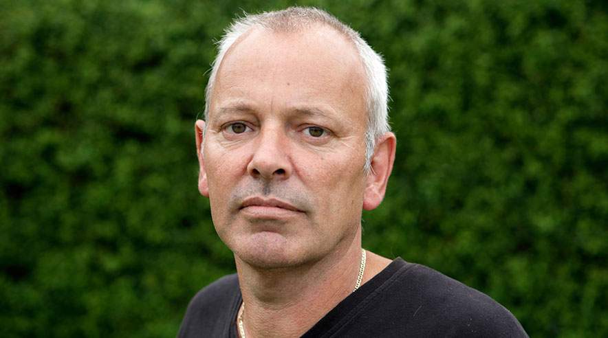 - Hvis ikke du bliver kørt helt ned på grund af smerter, så skal kommunen nok hjælpe dig til at komme ned at ligge, siger Karsten Paulsen. (Foto: Jesper Dall)