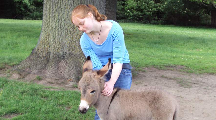 - Aulholm burde bare betale os det, de skylder, siger 18-årige Mie Simonsen, der har været elev på ridecenteret i Nordsjælland.    (Privatfoto)