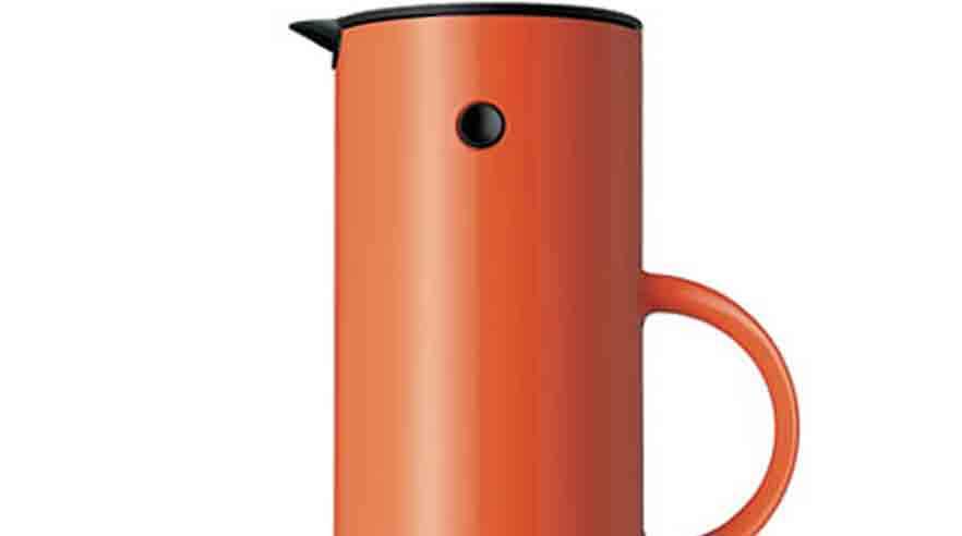 Ledige og andre sociale klienter i Holbæk er gennem de senere år blevet sat til at samle kaffekander for virksomheden Stelton, når de er mødt i aktivering på "Fabrikken" i Holbæk.