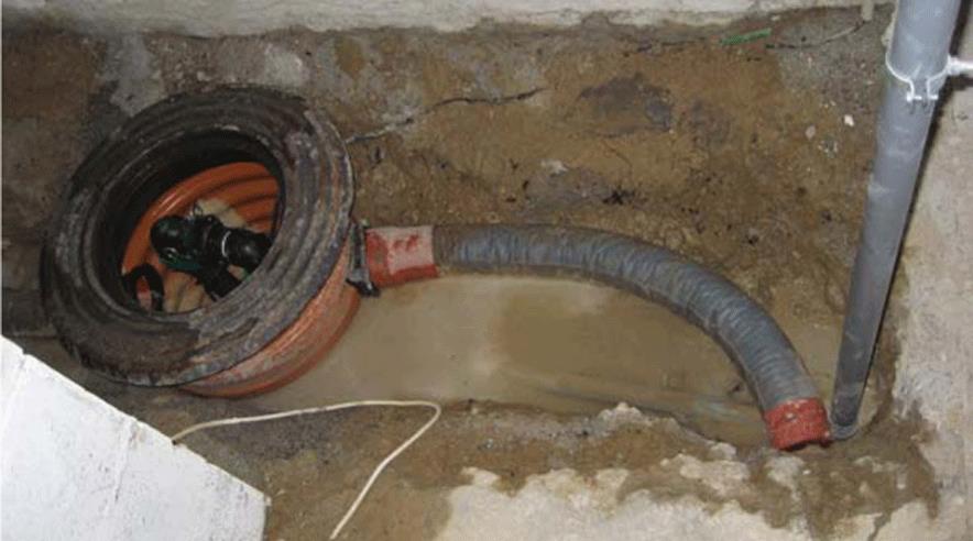 Kælderen er både ufærdig og brandfarlig i det byggeri, som Frank Quistgaard Holst har solgt. 

