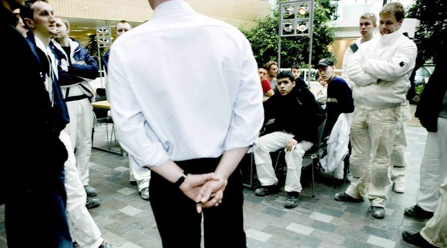 Koncerndirektør Kristian May afviste at mødes med de unge elever, der måtte forlade forhallen i koncernens hovedsæde uden uddannelsesaftaler. (Foto: Ulrik Jantzen)