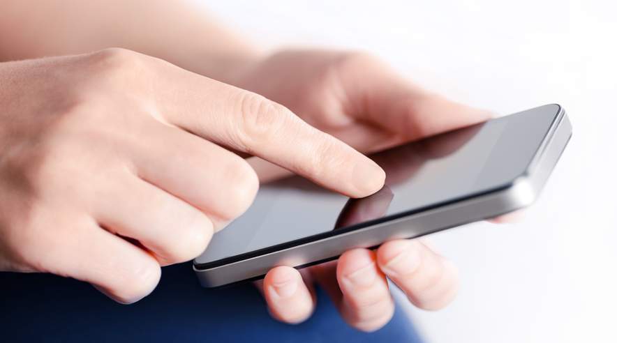 - Hvis man trækker sine telefonudgifter fra, fordi ens arbejdsgiver skal kunne få fat i en, så vil vi nok sige, at det ikke er samtlige udgifter, som er arbejdsrelaterede, forklarer Per Hørsted Rysgaard, der er skattedirektør ved SKAT's kundeservice Midtjylland. (Foto: Colourbox)