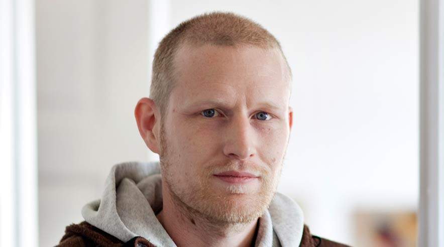 Falck Jobservice skal holde sig væk fra syge mennesker. De magter ikke opgaven, siger Sune Christensen. 