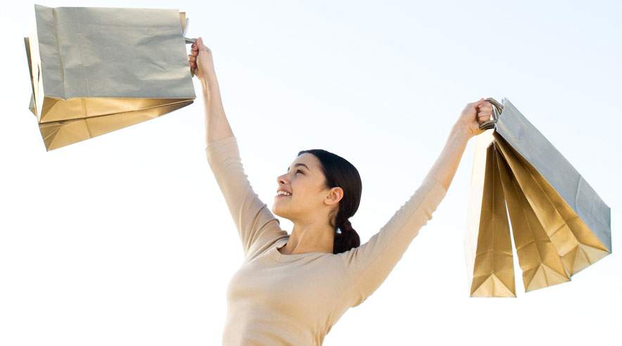 Det går mod lysere tider, hvis man spørger danskerne. Forbrugeroptimismen er også på vej tilbage. (Foto: Colourbox)