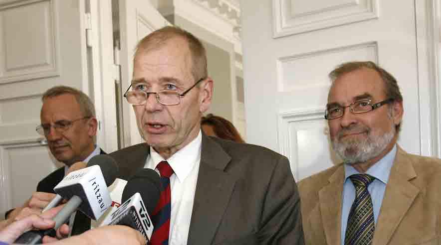 Forligsmand Asbjørn Jensen kunne mandag eftermiddag meddele, at godt 55 pct. af LO's medlemmer havde sagt ja til OK 07. (Foto: Harry Nielsen)