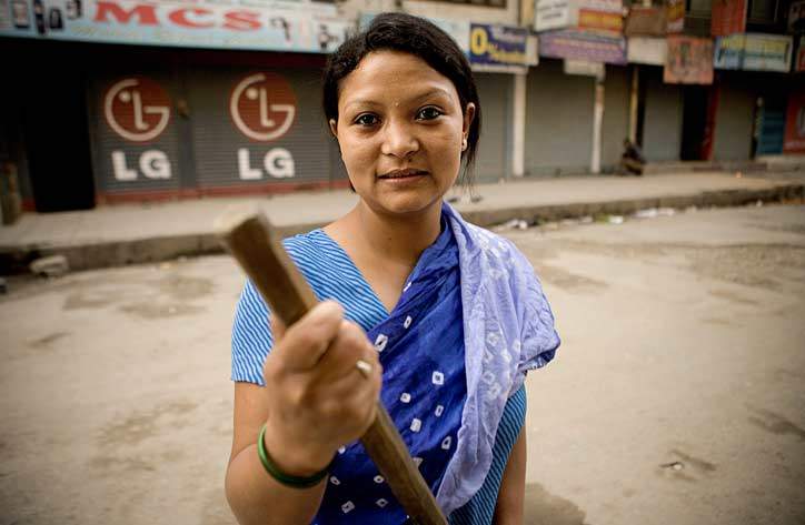 De fleste nepalesere vil ikke tale med Sanu Maya eller røre ved hende, fordi hun er kasteløs.  (Foto: Søren Zeuth)