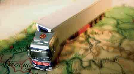 Transportministeren er tilfreds med nye regler om østeuropæiske chauffører. 3F vil derimod have reglerne afskaffet med det samme.