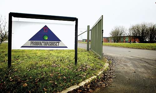 Her i produktions-huset i Vejle arbejder ledige med at pakke blandt andet tygge-gummi.