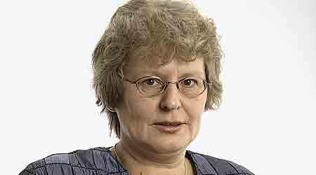 - Vi har fire afgørelser i den såkaldte Bodum-sag, hvor aktiveringsprojekter i otte kommuner blev erklæret ulovlige og konkurrenceforvridende af de lokale arbejdsmarkedsråd. Jeg kan ikke se at der er noget som helst, der adskiller Bodum-sagen fra Hjørring Kommunes rengøringsprojekt, siger Ellen Lykkegaard, der er formand for 3F's offentlige gruppe.