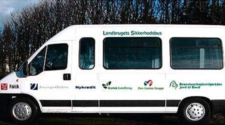 Sikkerhedsbussen er med til at forebygge ulykker i landbruget, der alene i år har været ramt af 22 dødsulykker.