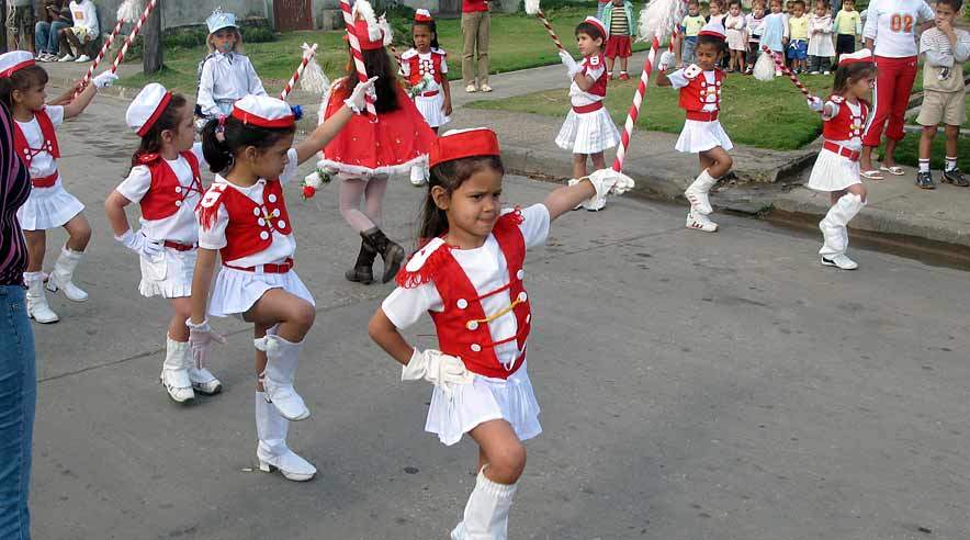Cubanske børnehavebørn nyder glæde af støtte fra fagligt aktive i Danmark. Nu er det de handicappedes tur. (Foto: Harry Nielsen.)