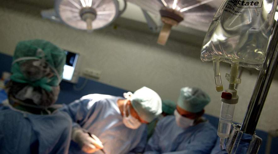 Kritisk syge skal modtage brev om, at de har krav på udbetaling fra deres pensionsselskab. Ny ordning forventes at træde i kraft i april. (Foto: Colourbox)