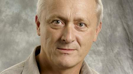 - Nogle af jobannoncerne gælder ungarbejdere under 18 år, gadesalg, fritidsjob, eller telemarketing-salg på ren provisionsløn. Det type job kan man ikke basere sin og sin families tilværelse på, siger Morten Kaspersen, leder af 3F's a-kasse om indholdet på jobnet.dk
