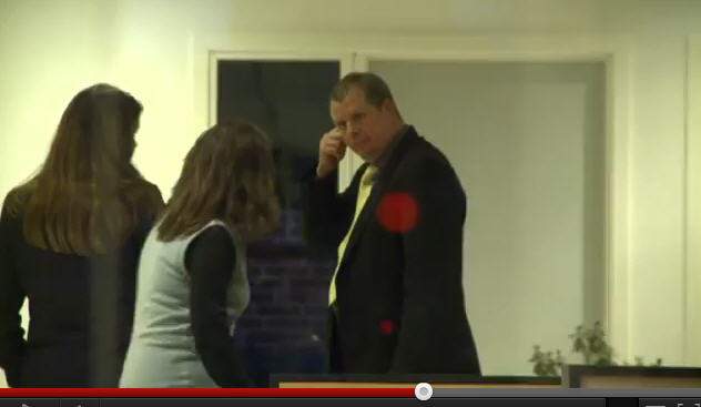 Vicedirektør i Forenede, Michael Krogh, sidder i bestyrelsen for Servicebranchens Arbejdsgiverforening - som i skarpe vendinger kritiserer hans firma for umenneskelige forhold for rengøringsfolk.