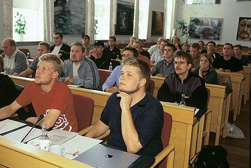 Michael Vinther (Tv.) og Mattias Bredde, henholdsvis formand for SiD-Ungdom og ungdomssekretær var blandt de godt 50 deltagere i finanslovsmødet.