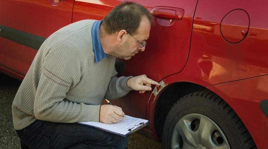 Og det kan blive rigtig dyrt, hvis fejl på den brugte bil ikke bliver opdaget. Hvis der for eksempel er bremsefejl både for og bag, så koster det let mellem 6 og 8.000 kroner at få  det repareret. (Foto: Colourbox)