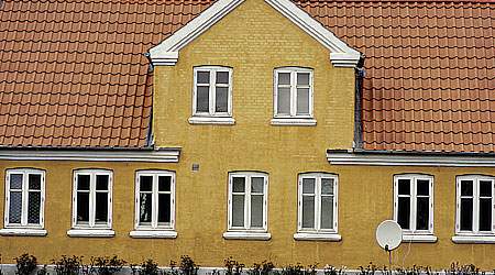 Politiet anholdt i november 2001 syv polakker og en litauer, der arbejdede illegalt på denne gård i Stouby ved Horsens – en ud af 10 adresser i det østjyske, hvorfra Søren Mønster Sørensen drev firmaer inden for primært svine- og minkproduktion.  (Palle Peter Skov)